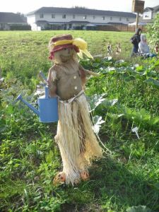 Scarecrow Contest 2013_Hula Gardener